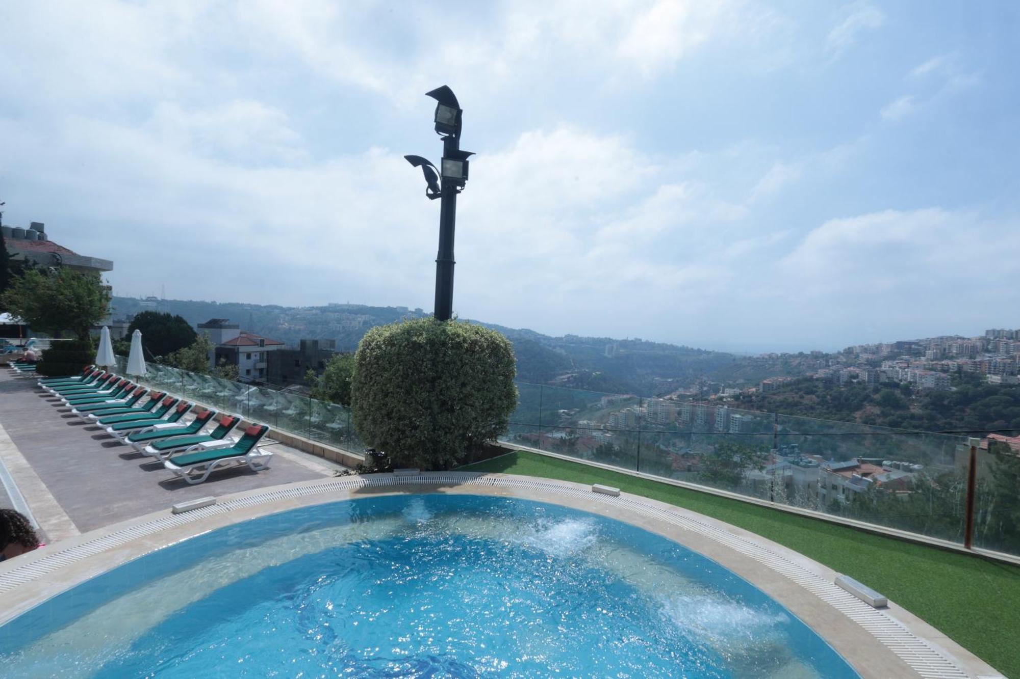 Monteverde Hotel Beit Mery Bagian luar foto