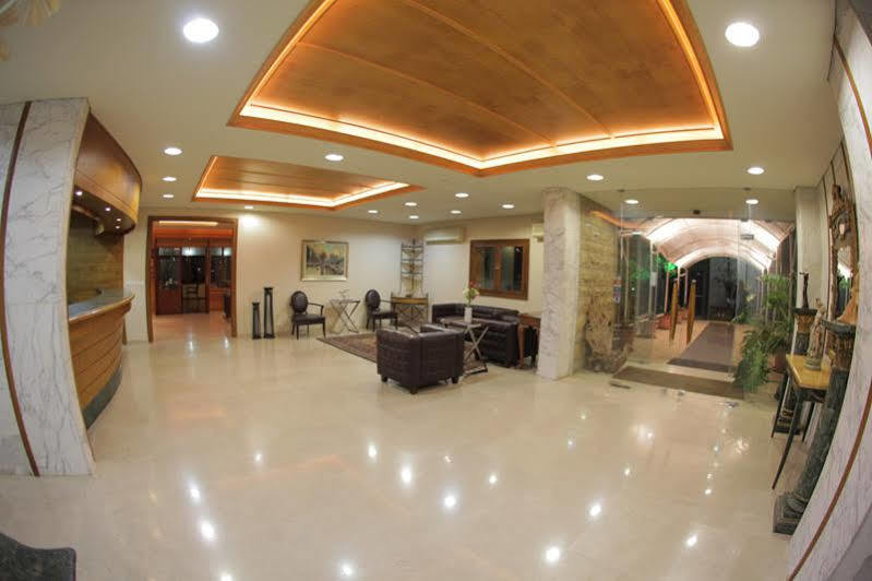Monteverde Hotel Beit Mery Bagian luar foto