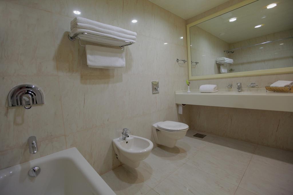 Monteverde Hotel Beit Mery Bagian luar foto